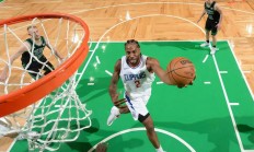 九游娱乐-雄鹿逆转凯尔特人，领先东部榜首！