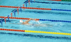 九游网址-包含精彩对决！游泳比赛新纪录闪耀赛场的词条