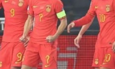 九游注册-足球世界沸腾！各队争夺最高荣誉展开激战的简单介绍