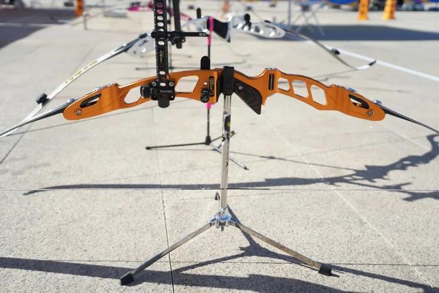 射箭比赛技压群雄，箭法如神的简单介绍