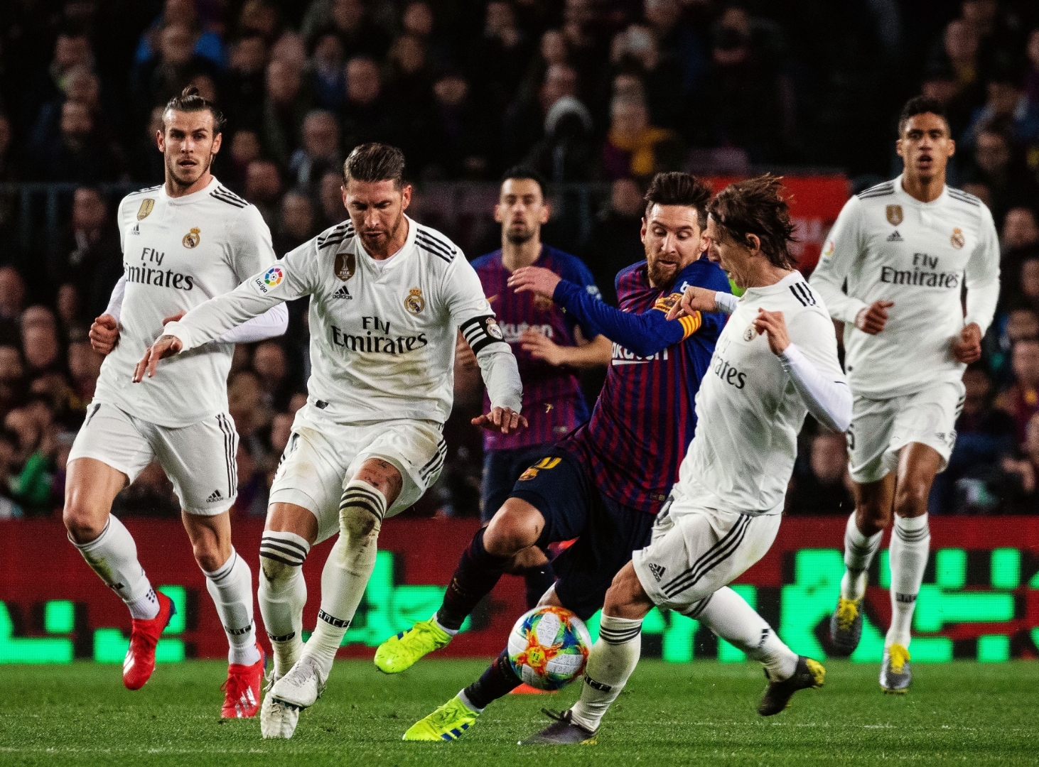 包含皇家马德里后防线稳固，继续领跑积分榜的词条