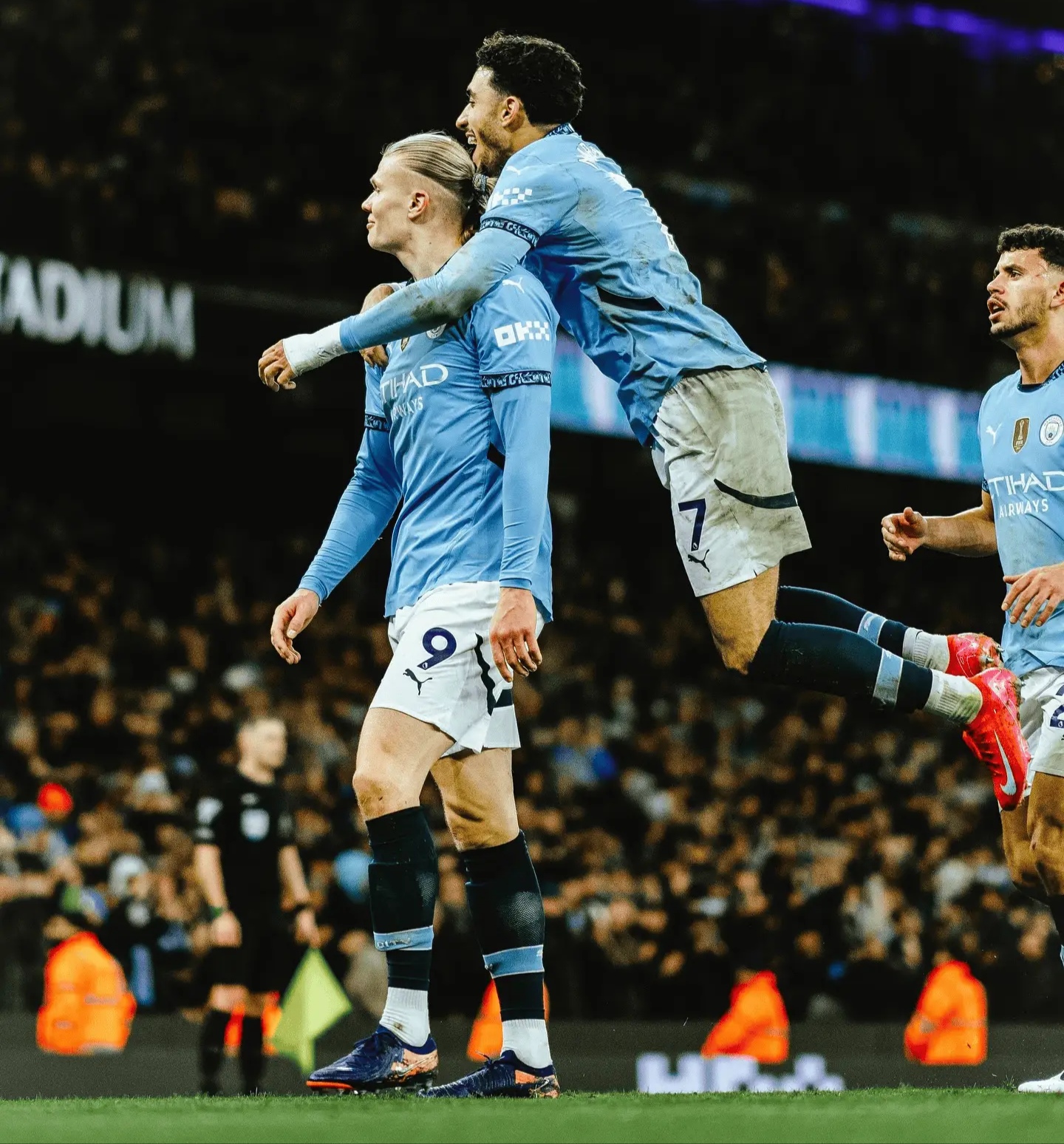 曼城客场战胜莱斯特城保持领先优势